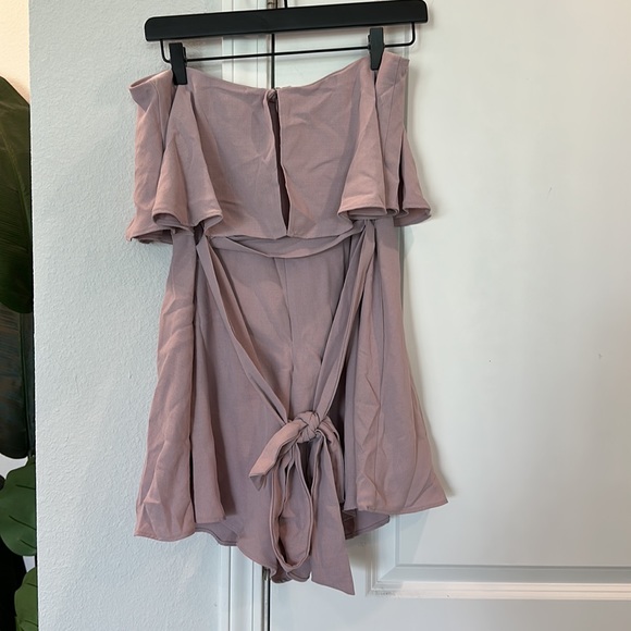 NWT Le Lis Romper. Lilac. Size Medium. Never worn. Strapless - Picture 3 of 5